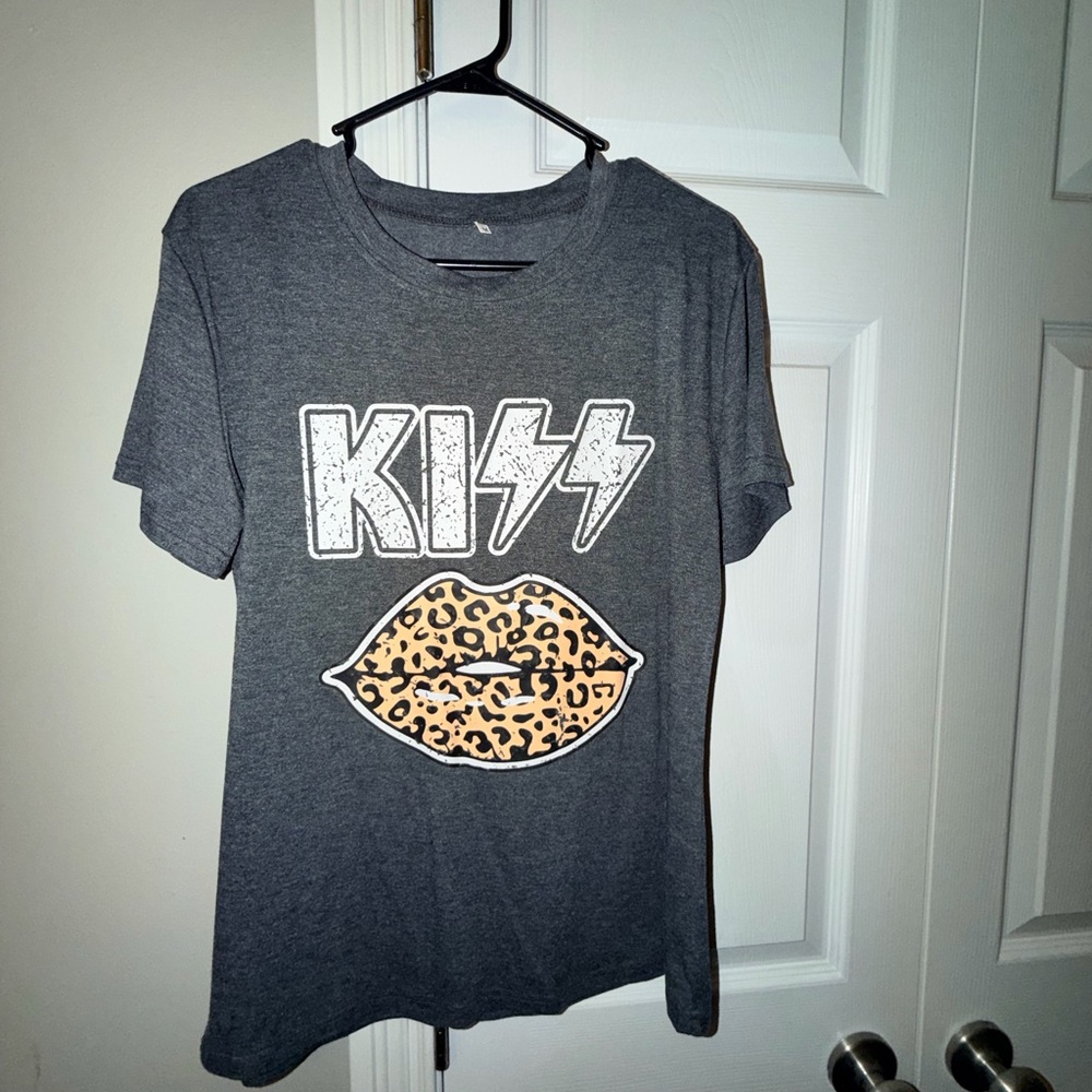 Gray Graphic Tee with Leopard Print Design